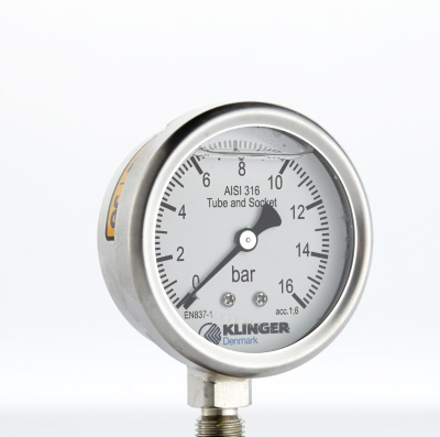Hvorfor er et manometer væskefyldt?